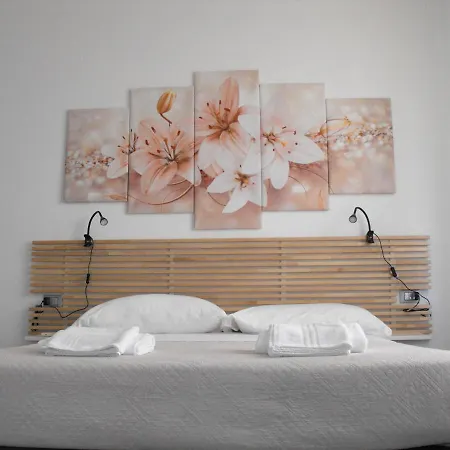 Dimora Chloe Bed & Breakfast 4*